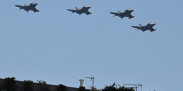 Rafale και F-16 Viper «σκέπασαν» την Ακρόπολη στην πρόβα της 25ης Μαρτίου