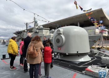 To ΓΕΝ ευχαριστεί το κοινό για τη μαζική προσέλευση στα πολεμικά πλοία