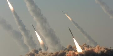 Ιράν: Στόχος αμερικανική ναυτική βάση στο Μπαχρέιν – Πλήγμα αντιποίνων στο Τζουφάιρ