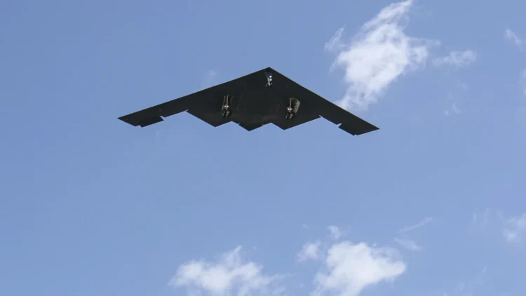 H Ιταλία μπλοκάρει τις ΗΠΑ: «Όχι» στη χρήση βάσης στη Σικελία για επιχειρήσεις στο Ιράν