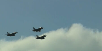 «Έσκισαν» τον ουρανό της Αθήνας τα Rafale – Εντυπωσιακές διελεύσεις στην παρέλαση της 25ης Μαρτίου