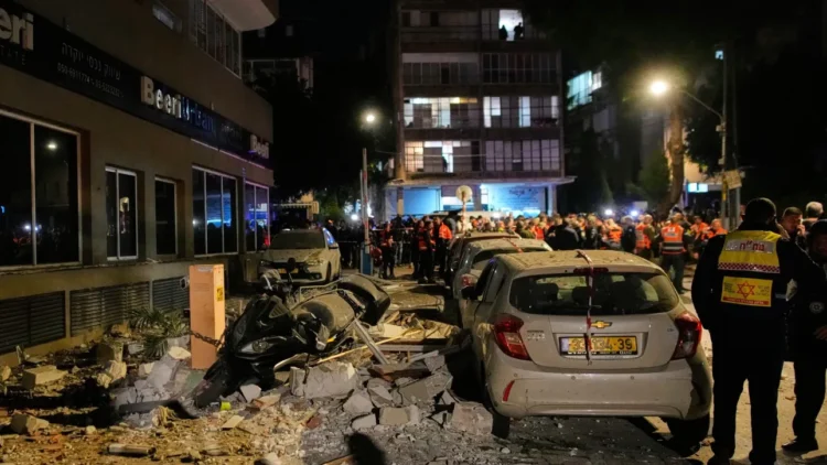 Δεκάδες τραυματίες από ιρανική πυραυλική επίθεση στο Ισραήλ