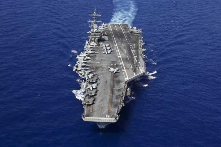 Το Ιράν απειλεί το USS Abraham Lincoln: «Θα το χτυπήσουμε αν μπει στα Στενά του Ορμούζ»