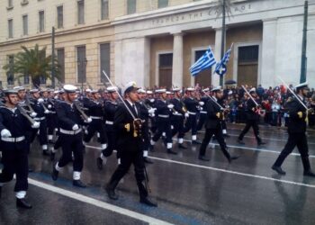 Αναφώνησαν αυτό που ήθελε να ακούσει ο λαός – Σύνδεσμος Αποφοίτων ΣΜΥΝ για συνθήματα στην παρέλαση