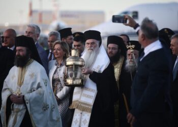 Προβληματισμός για τη μεταφορά του Αγίου Φωτός στην Ελλάδα