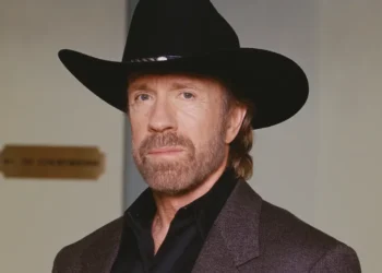 Πέθανε ο Chuck Norris σε ηλικία 86 ετών
