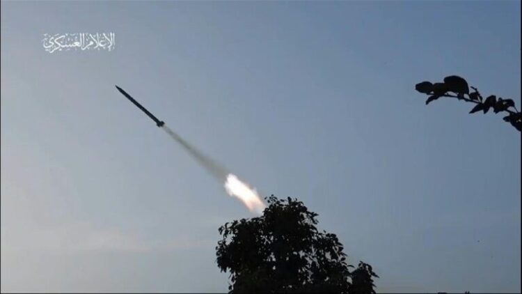 Μπαράζ επιθέσεων της Χεζμπολάχ στο Ισραήλ – Ρουκέτες σε βάσεις και κοντά στη Χάιφα