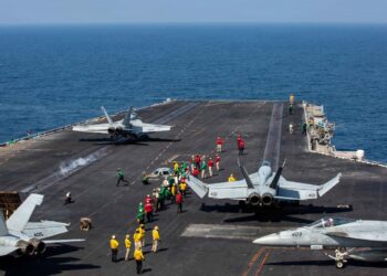 Ιράν: Στοχοποιήθηκε το αμερικανικό αεροπλανοφόρο Λίνκολν, σύμφωνα με το Reuters