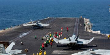 Ιράν: Στοχοποιήθηκε το αμερικανικό αεροπλανοφόρο Λίνκολν, σύμφωνα με το Reuters