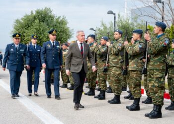 Στην ΕΜΥ  Ο Υφυπουργός Εθνικής Άμυνας Θανάσης Δαβάκης,