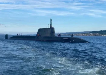 Το Bρετανικό πυρηνοκίνητο υποβρύχιο HMS Anson, εξοπλισμένο με πυραύλους Tomahawk στην Αραβική