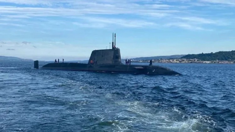 Το Bρετανικό πυρηνοκίνητο υποβρύχιο HMS Anson, εξοπλισμένο με πυραύλους Tomahawk στην Αραβική