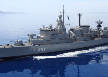 Πλοία του Πολεμικού Ναυτικού ανοίγουν για το κοινό στον Πειραιά για την 25η Μαρτίου