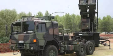 Αρματαγωγό του Πολεμικού Ναυτικού κατέπλευσε σήμερα το πρωί στην Καρπαθο (video)