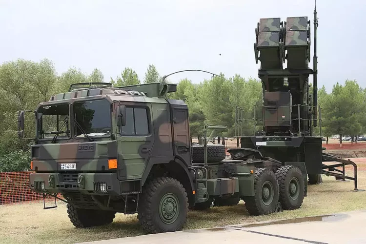 Αρματαγωγό του Πολεμικού Ναυτικού κατέπλευσε σήμερα το πρωί στην Καρπαθο (video)