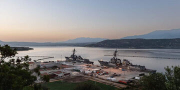 Στη σύλληψη ενός  Πολωνού για κατασκοπεία στον Κόλπο της Σούδας