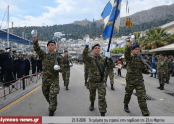 Κορυφαία στιγμή της παρέλασης αποτέλεσε η επιβλητική διέλευση των στρατιωτικών τμημάτων του 5/42 Συντάγματος Ευζώνων (video)