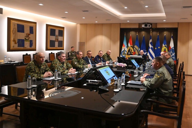 Έκτακτη σύσκεψη στο ΥΠΕΘΑ για τη Μέση Ανατολή υπό τον Νίκο Δένδια