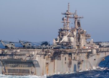 Αμερικανικά πολεμικά πλοία αποπλέουν για Μέση Ανατολή