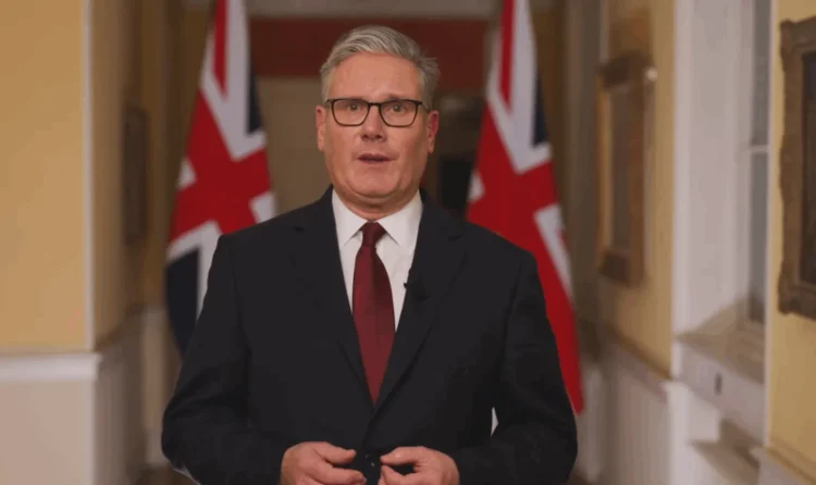 Στάρμερ: Η Βρετανία παραχωρεί στις ΗΠΑ άδεια χρήσης στρατιωτικών βάσεων