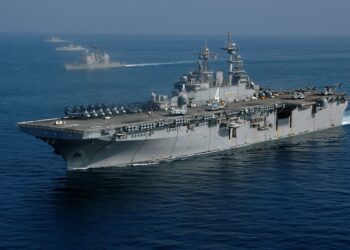 To “USS Boxer” αποπλέει με χιλιάδες Πεζοναύτες για την Μέση Ανατολή