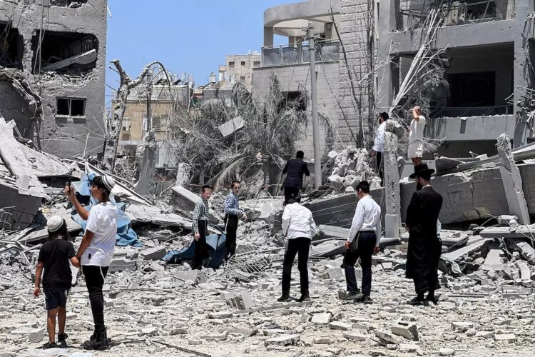 Ιρανικός πύραυλος έπληξε την «καρδιά» του Τελ Αβίβ – Νέα ισραηλινή επιδρομή στη Βηρυτό