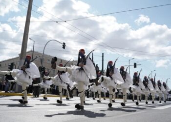 LIVE: Η μεγάλη στρατιωτική παρέλαση της 25ης Μαρτίου