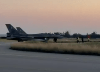 Ελληνικά F-16 έφτασαν στην Κύπρο ενώ φρεγάτες πλέουν προς το νησί