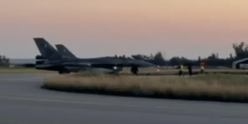 Ελληνικά F-16 έφτασαν στην Κύπρο ενώ φρεγάτες πλέουν προς το νησί