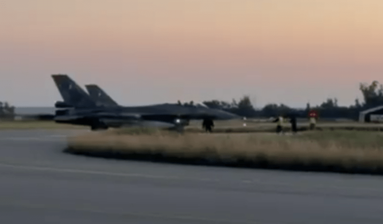Ελληνικά F-16 έφτασαν στην Κύπρο ενώ φρεγάτες πλέουν προς το νησί