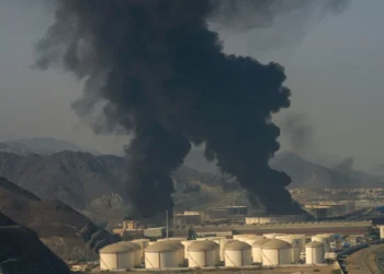 Ιράν χτύπησε διυλιστήρια σε Σαουδική Αραβία και Κουβέιτ – Μπαράζ επιθέσεων με drones