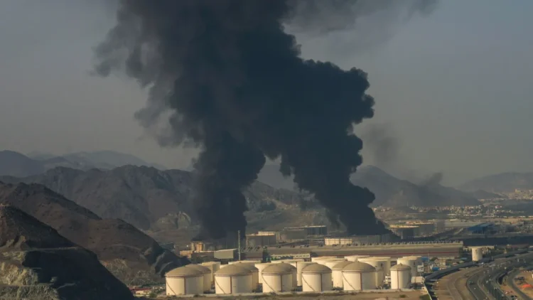 Ιράν χτύπησε διυλιστήρια σε Σαουδική Αραβία και Κουβέιτ – Μπαράζ επιθέσεων με drones