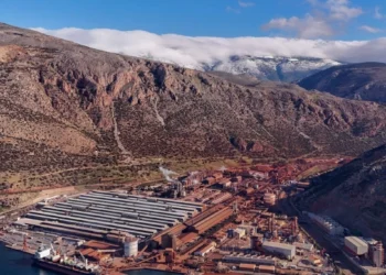 Ιρανικά πλήγματα στο αλουμίνιο εκτοξεύουν τις τιμές