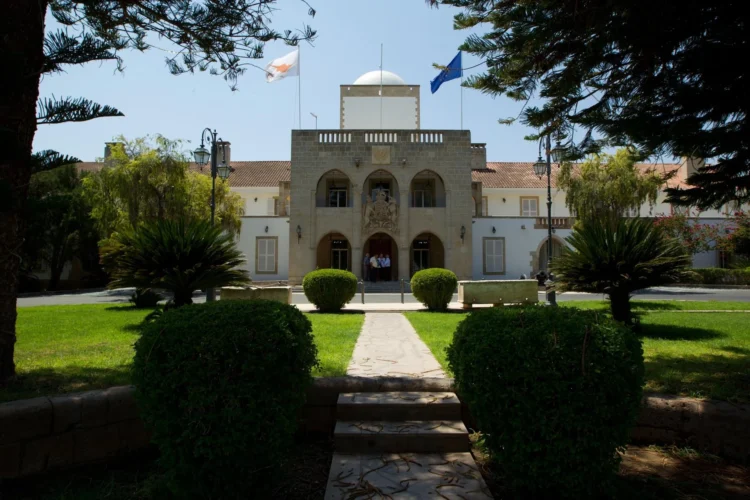 Κυβέρνηση Κύπρου: Διαψεύδει την εκτόξευση πυραύλων προς βρετανικές βάσεις στο νησί