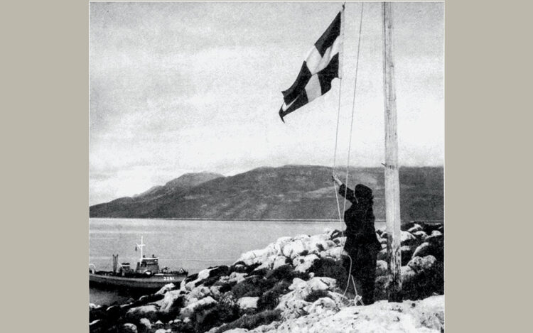 Κυρά της Ρω: Ανδριάντας σε βράχο 10 μέτρων – Τιμή στην ηρωίδα της σημαίας