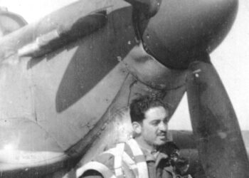 Ο Υποσμηναγός Σωτήριος Σκάντζικας κατά την μάχη της Κρήτης κατέπεσε με το αεροπλάνο του Hurricane (HW250) της 336ης Μοίρας Διώξεως…
