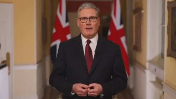 Στάρμερ: Η Βρετανία στέλνει στην Κύπρο ελικόπτερα και το HMS Dragon