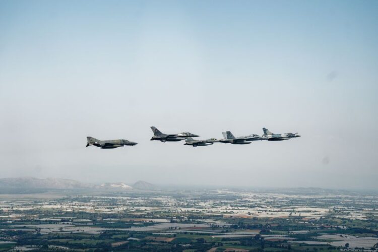 «Ηνίοχος 2026»: Μαχητικά στον ουρανό της Θεσσαλονίκης