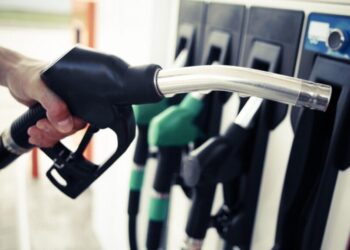 H Ισπανία μειώνει τον ΦΠΑ στα καύσιμα –Η κυβέρνηση επιμένει να μην μειώνει τον ΕΦΚ