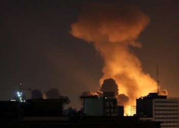 To IDF άρχισε να διεξάγει αεροπορικά πλήγματα «ευρείας κλίμακας» στην Τεχεράνη,