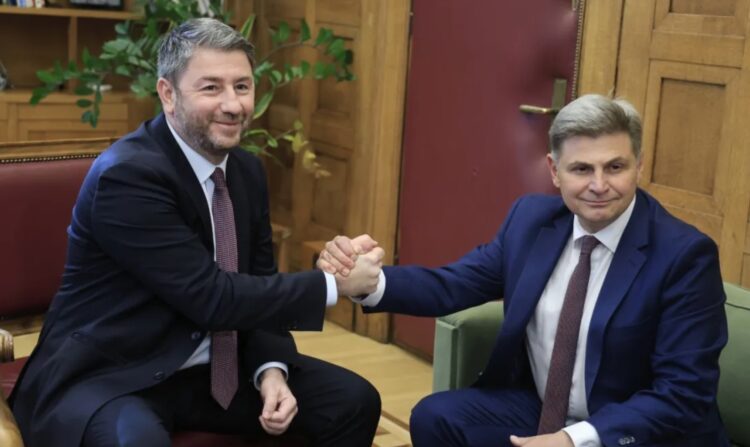 Επίσημα στο ΠΑΣΟΚ ο Νικόλας Φαραντούρης