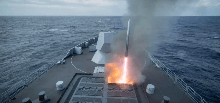 Βολή της φρεγάτας «HNLMS Evertsen» του Ολλανδικού Πολεμικού Ναυτικού  στο Πεδίο Βολής Κρήτης (ΠΒΚ) κατά στόχου -drone