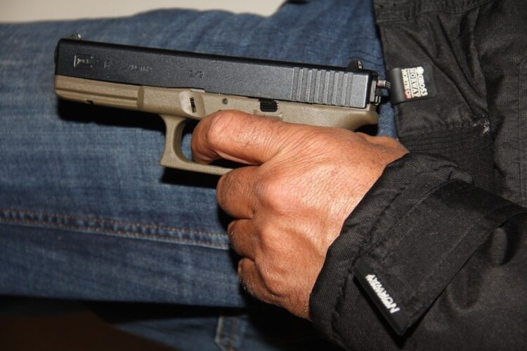 Χανιά: Αστυνομικός εκτός υπηρεσίας αφόπλισε ένοπλο εντός της Λέσχης Αξιωματικών Φρουράς