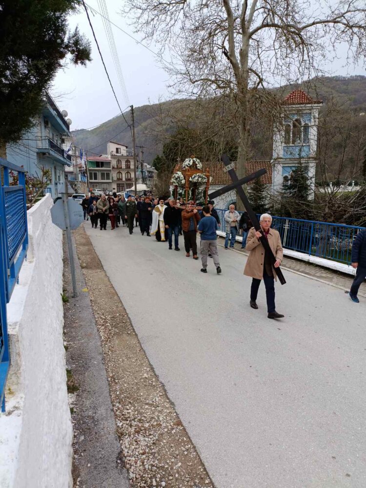 (Επιτάφιος Θρήνος-Εγκώμια και Περιφορά Επιταφίου στον Ι.Ν. Αγ. Γεωργίου Εχίνου Ξάνθης)