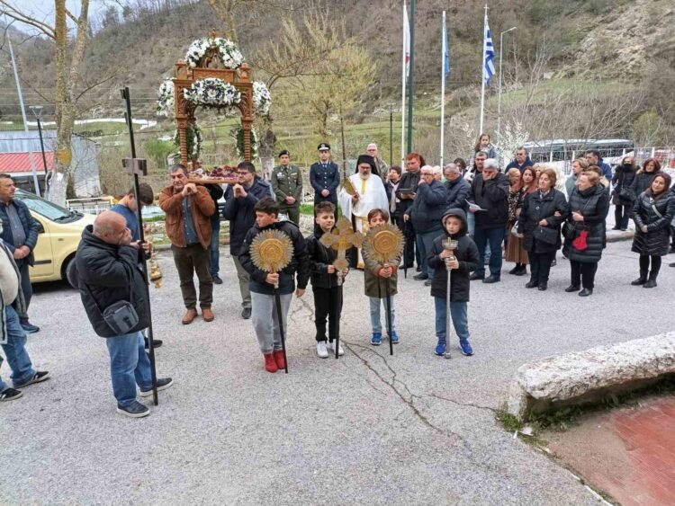 (Επιτάφιος Θρήνος-Εγκώμια και Περιφορά Επιταφίου στον Ι.Ν. Αγ. Γεωργίου Εχίνου Ξάνθης)