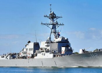 To αντιτορπιλικό USS Michael Murphy (DDG-112)…Πλέει προς στα Στενά του Ορμούζ (χαρτης)