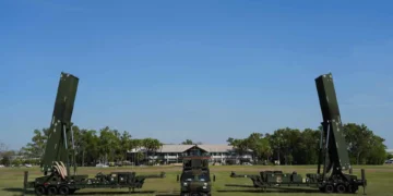 Οι ΗΠΑ εξετάζουν ανάπτυξη του υπερηχητικού «Dark Eagle» απέναντι στο Ιράν