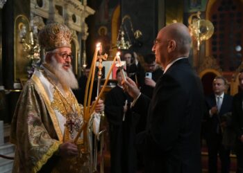 Δένδιας: Ανάσταση με τους ακρίτες στην Αλεξανδρούπολη