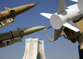 CNN : Άθικτοι οι μισοί εκτοξευτές πυραύλων του Ιράν