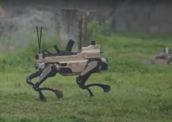 Άσκηση με ρομποτικά «σκυλιά» και μη επανδρωμένα χερσαία οχήματα (UGVs στην Κίνα!!!